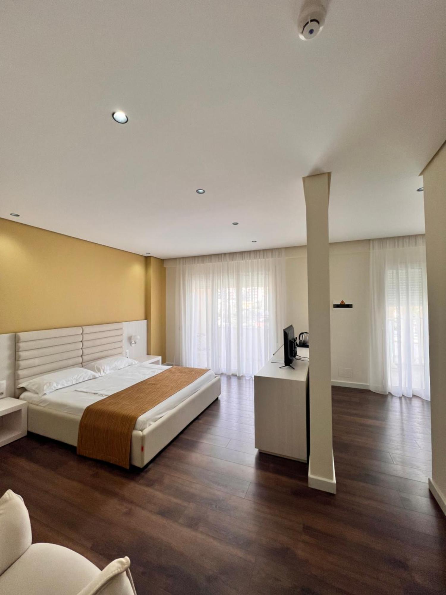 Vlorë Maxi Room מראה חיצוני תמונה